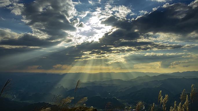 大气风景阳光光芒丁达尔效应九万大山风景