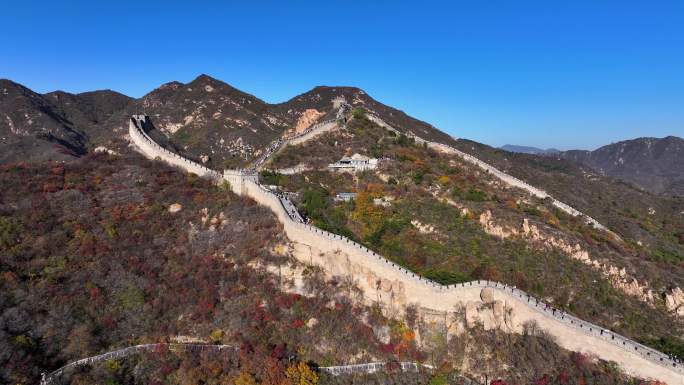 航拍秋日巍峨雄伟八达岭长城