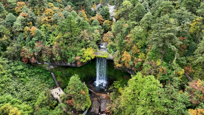 龙苍沟森林公园天生桥秋色彩林航拍风景