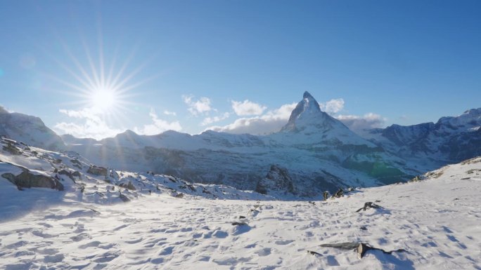 瑞士采尔马特马特马特峰徒步小径的全景自然景观。