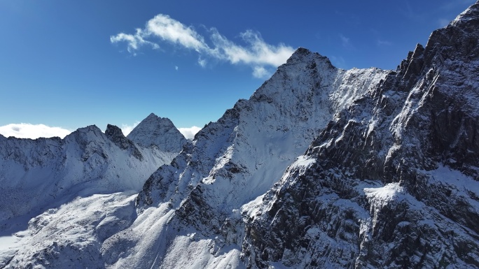 壮丽巍峨大气雄伟雪山航拍