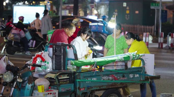 夜晚楼下商贩