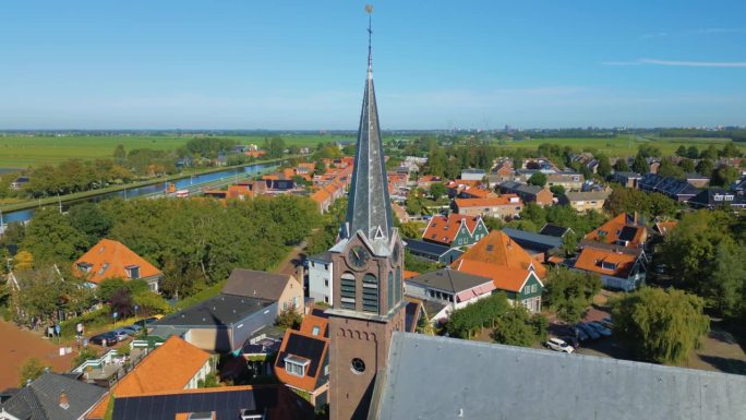 在北荷兰乡村伊潘达姆建立荷兰归正教会尖塔