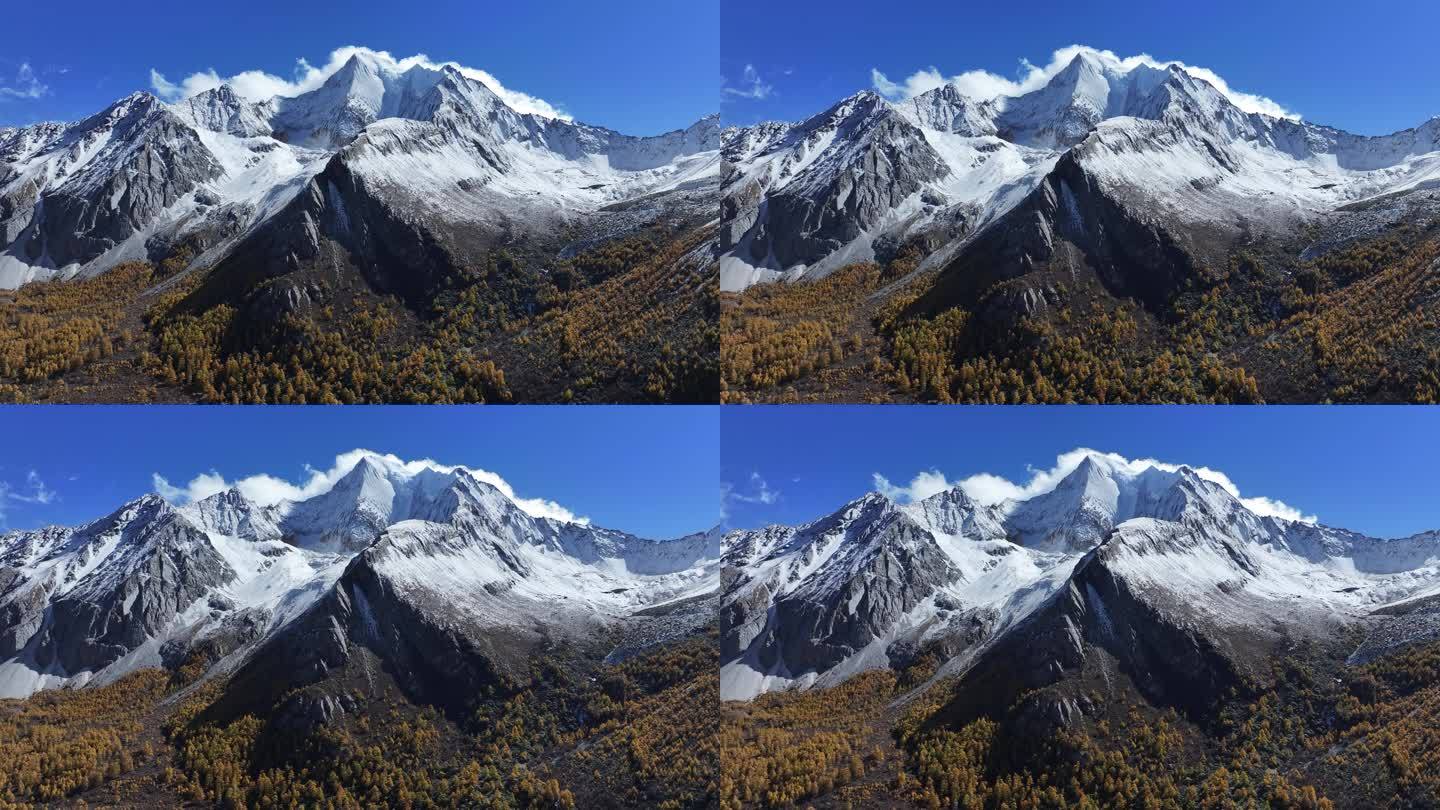 高原雪山秋景