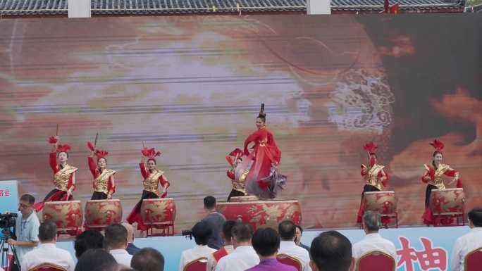 舞台表演中国古风舞蹈长袖舞擂大鼓