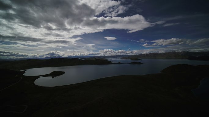 西藏 羊湖卓雍措 高原 雪山 蓝天白云