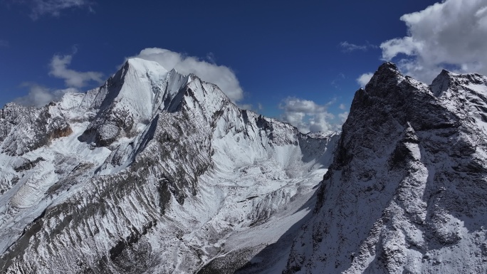 壮丽巍峨大气雄伟雪山航拍