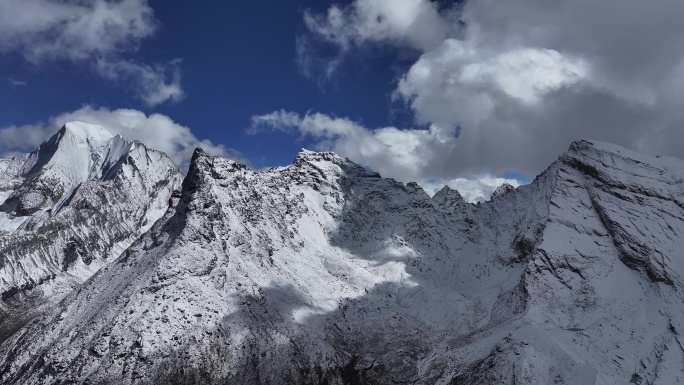 稻城亚丁雪山