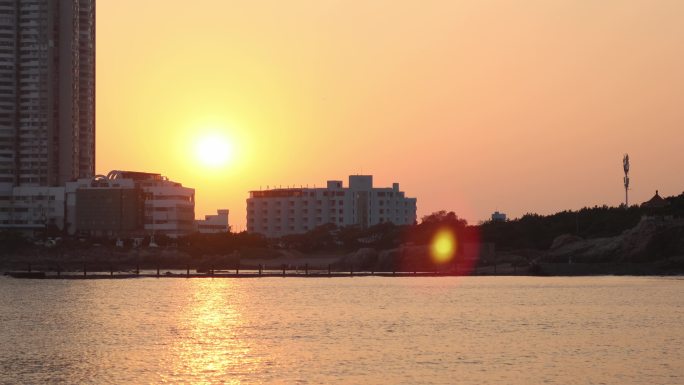 青岛大海渔船汽艇礁石海浪海鸥素材