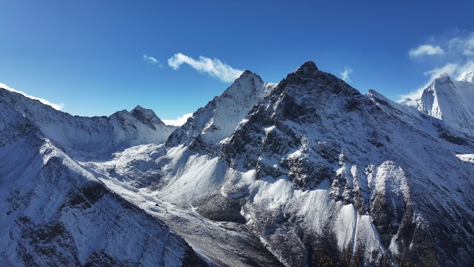 壮丽巍峨大气雄伟雪山航拍