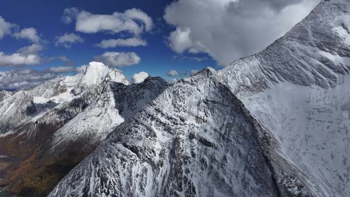 壮丽巍峨大气雄伟雪山航拍