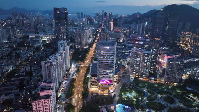 航拍深圳南山来福士广场夜景