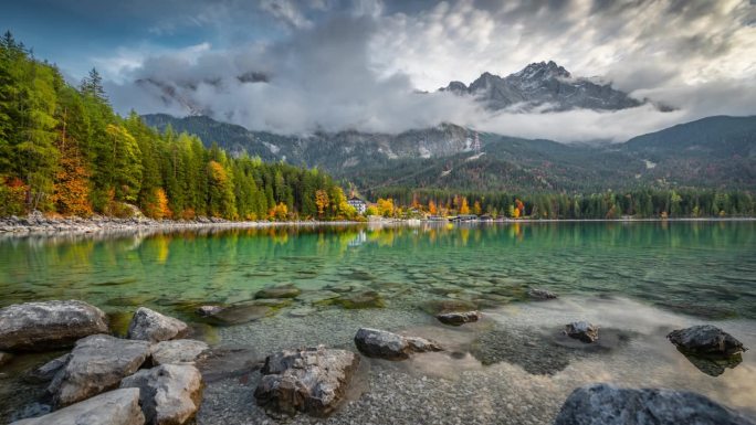 德国巴伐利亚州Garmisch-Partenkirchen的Eibsee