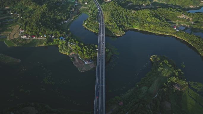 四川省遂西高速赤城湖站大桥