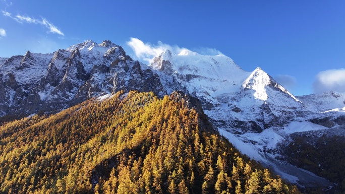 稻城亚丁仙乃日雪山秋景航拍