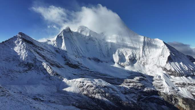 稻城亚丁央迈勇雪山航拍