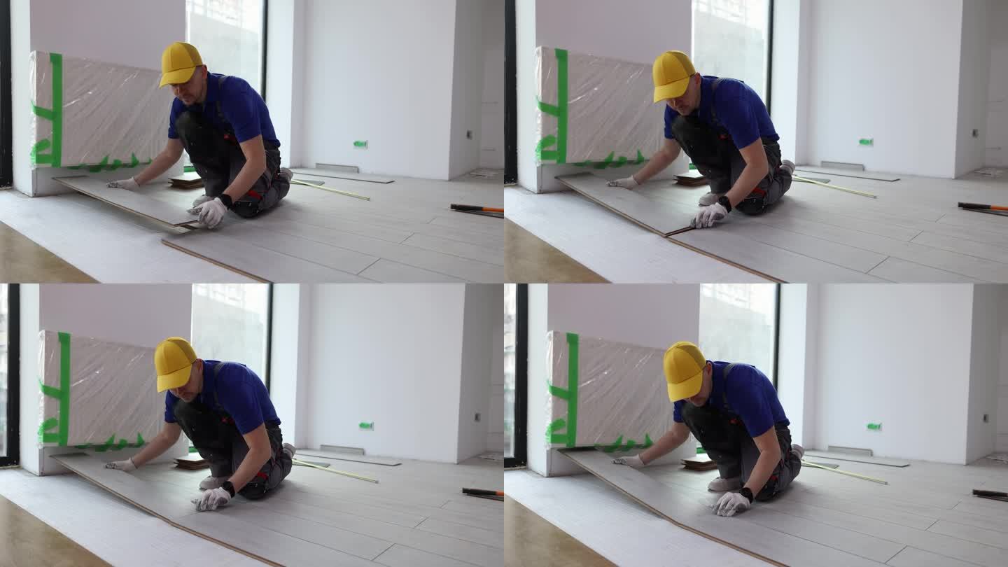师傅安装浮动地板的工作，在地板上铺设强化板