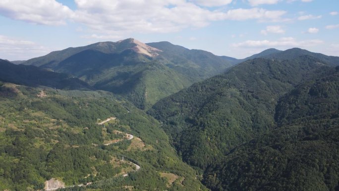 保加利亚斯维什尼克峰附近的皮林山鸟瞰图