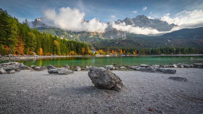 巴伐利亚Garmisch-Patenkirchen附近的Eibsee湖