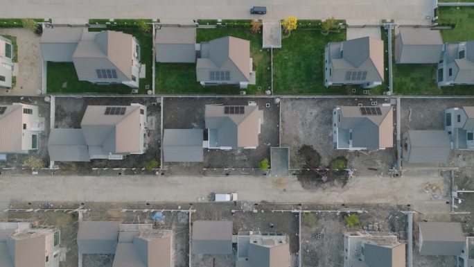 鸟瞰建设过程中的住宅小区与经济危机