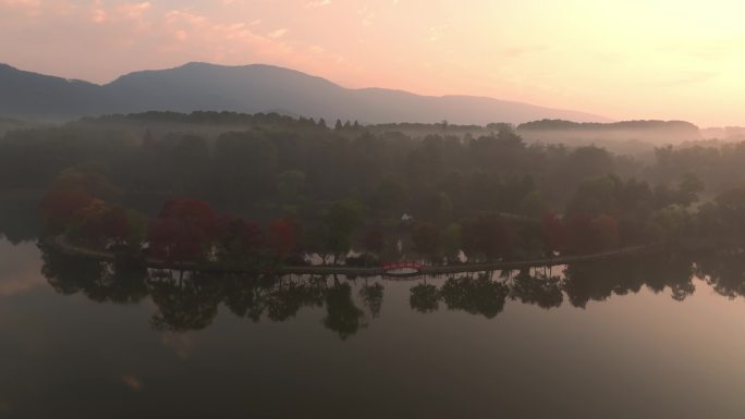 南京中山植物园前湖秋景