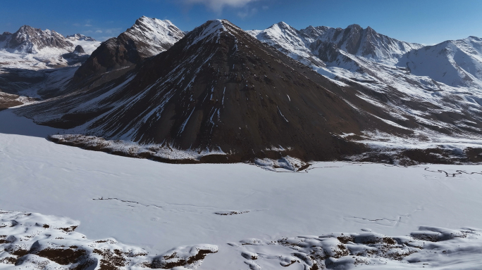 西藏八宿县然乌湖德姆拉雪山