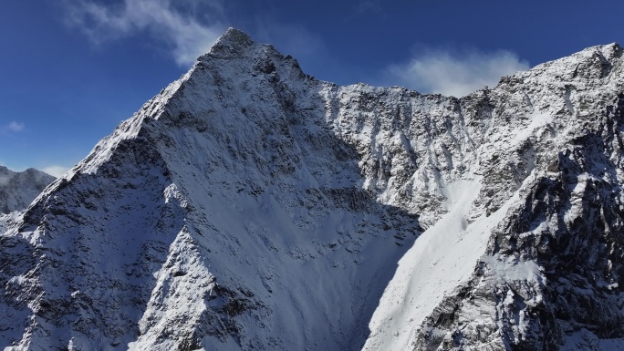 壮丽巍峨大气雄伟雪山航拍