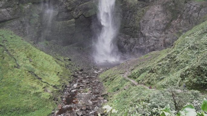 戈塔瀑布(Catarata del Gocta)位于亚马孙地区秘鲁邦加拉省，是世界上第三高的瀑布，是