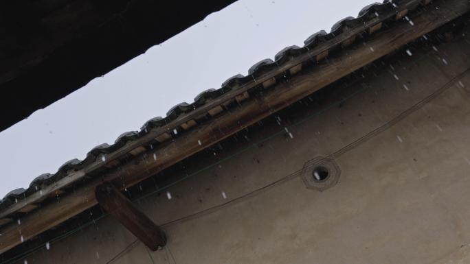 【正版4K】老屋屋檐下雨素材