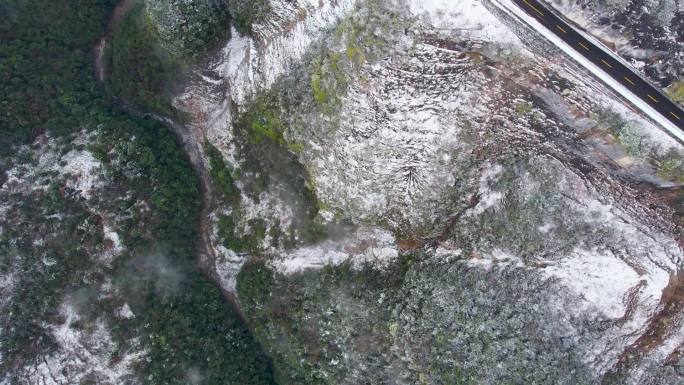 航拍宜昌五峰雪山穿云