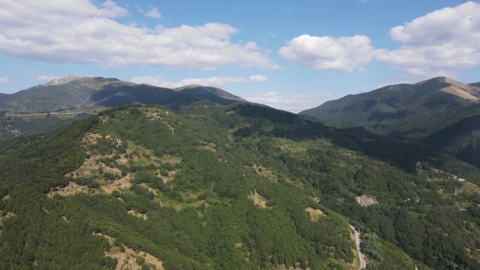 保加利亚斯维什尼克峰附近的皮林山鸟瞰图