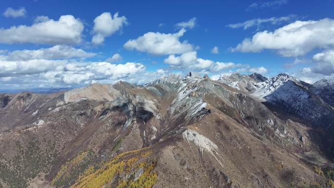 川西高原雪山自然风光航拍