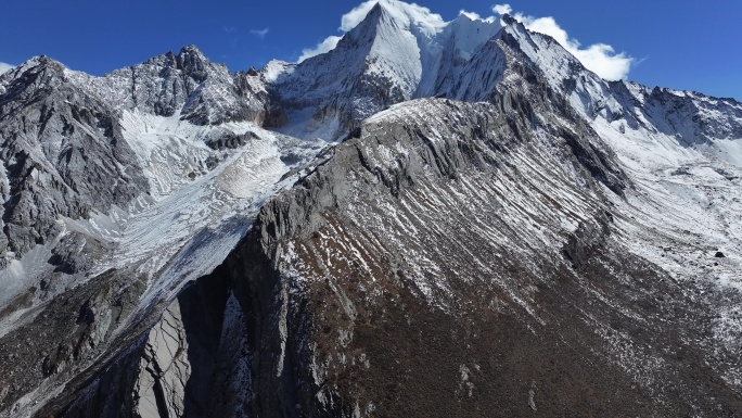 壮丽巍峨大气雄伟雪山航拍