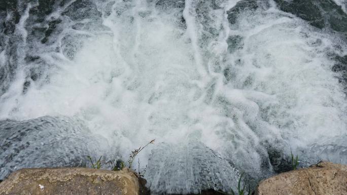4k小瀑布跌水自然唯美流水