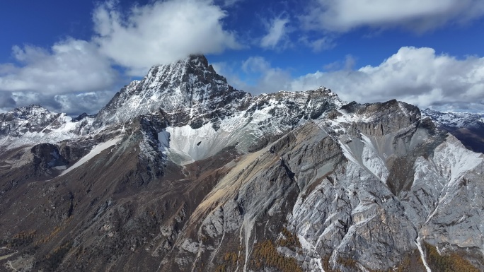 壮丽巍峨大气雄伟雪山航拍