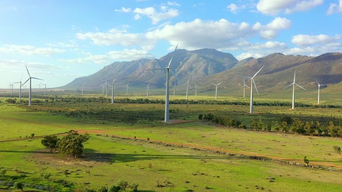 可持续性、风力涡轮机和生态友好型可再生能源、气候变化和发电。工业、空山与自然、田野与乡村与碳足迹