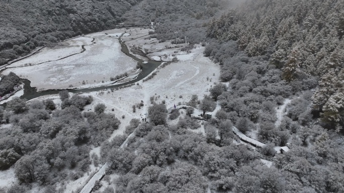 雪山云雾航拍