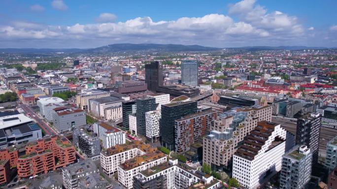 无人机拍摄的挪威奥斯陆市中心，现代住宅楼，火车站，歌剧院