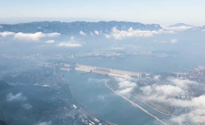 穿云航拍壮美三峡大坝