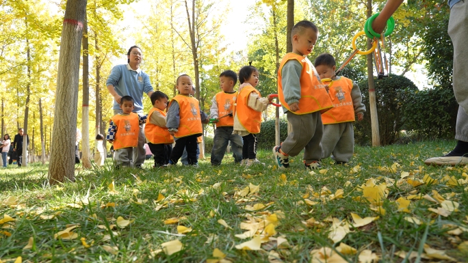 幼教中心幼儿托管托幼小孩儿公园户外活动