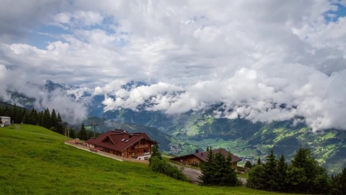 从奥地利阿尔卑斯山脉的齐勒勒塔竞技场延时观看齐勒勒塔山谷