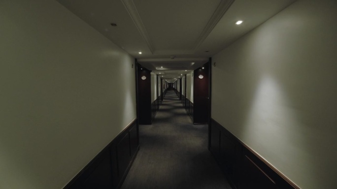 长长的酒店走廊