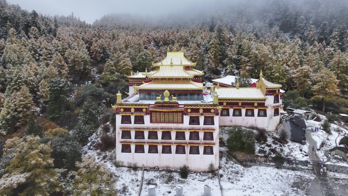 甘孜川西稻城亚丁冲古寺雪景航拍