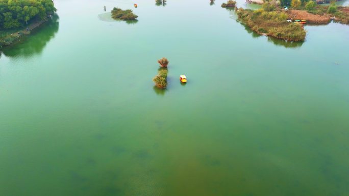 石家庄滹沱河湿地公园河面游船航拍