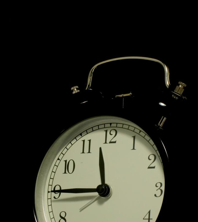 时钟从白天到夜晚的垂直时间偏移。