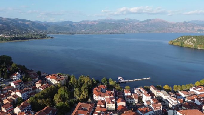 在4K中揭开卡斯托里亚湖-马其顿的空中无人机之旅