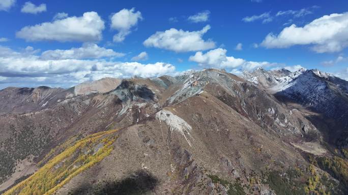 川西高原雪山自然风光航拍