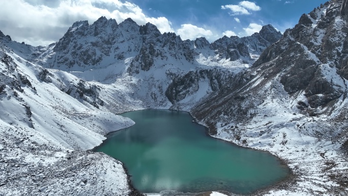 冰沟河景区 柴尔龙海天池 天池 雪景