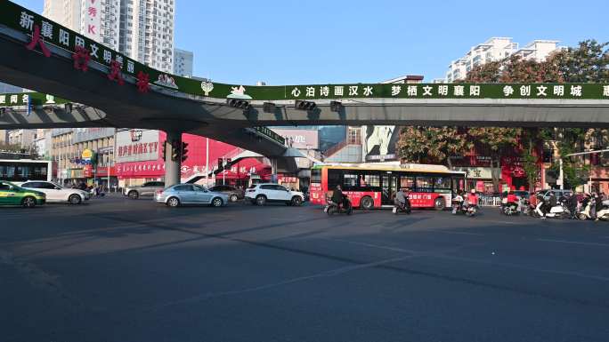 襄阳道路交通汽车电动车城市建筑风光