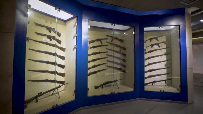 革命博物馆战争枪械展柜